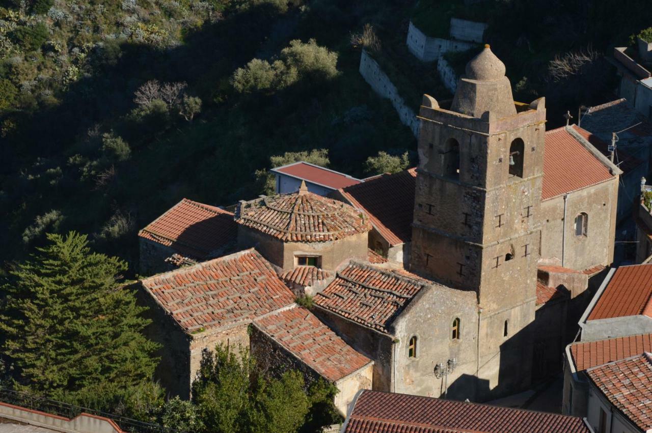 B&B Incantevole Vicolo Piraino Buitenkant foto