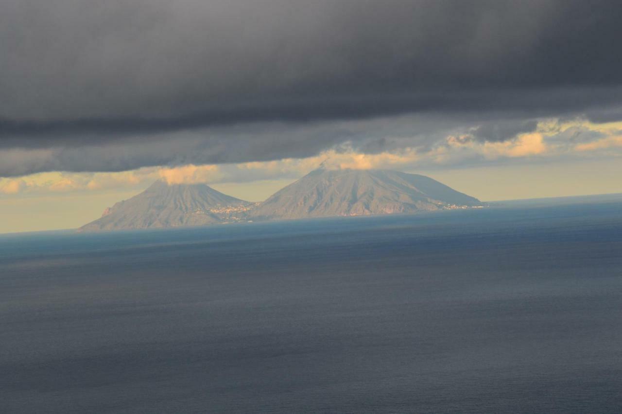 B&B Incantevole Vicolo Piraino Buitenkant foto